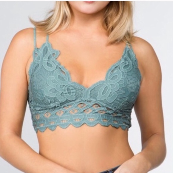 SALE Creme Crochet Lace Scallop Double Strap Bralette - Picture 2 of 3